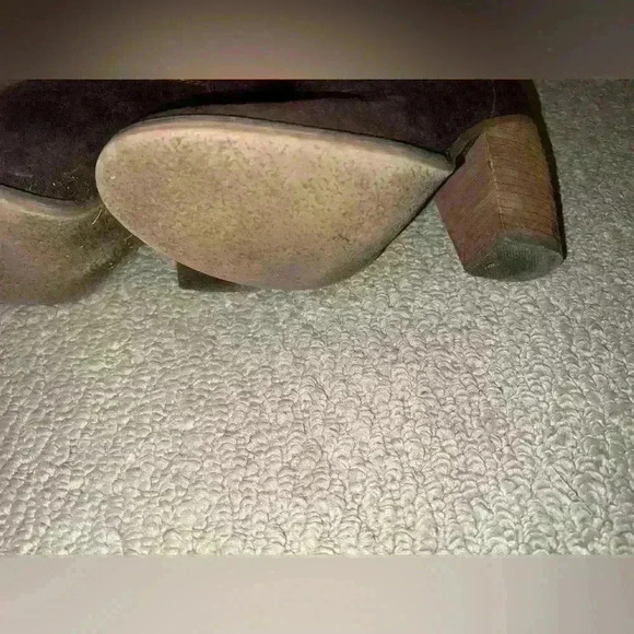 Brown faux suede booties size 6.5 - Picture 3 of 4